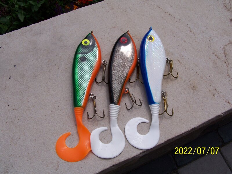 MuskieFIRST  Some More Baits! » Basement Baits and Custom Lure Painting »  More Muskie Fishing