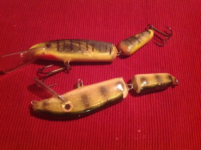 VINTAGE WOOD FISHING LURE 9 1/2 MUSKIE PIKE LURE