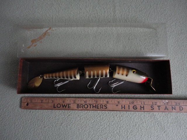 Wood Lure Stand 