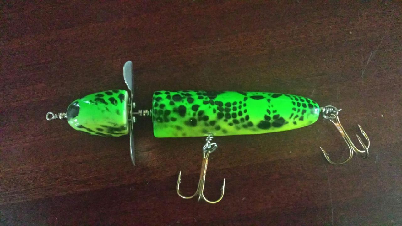 MuskieFIRST  prop topwaters » Basement Baits and Custom Lure