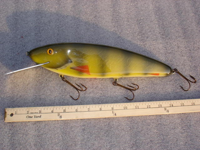 2 old wooden musky/pike lures