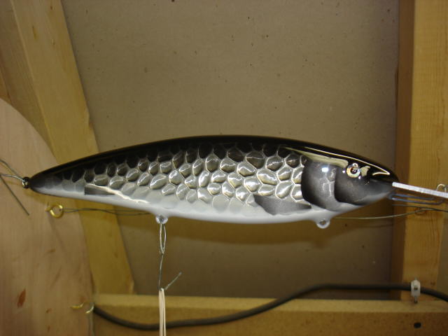 MuskieFIRST  A 10 white fish crank » Basement Baits and Custom Lure  Painting » More Muskie Fishing