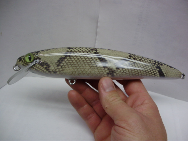 MuskieFIRST  Epoxy/clear coat » Basement Baits and Custom Lure