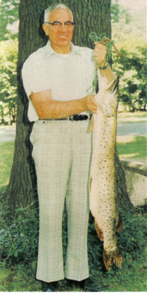 Derek catches unofficial state record Tiger Musky (52 inches) and lands  front page of Livingston Sports Section, August 2011