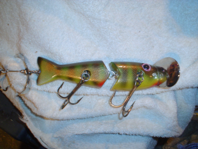 Sold at Auction: (6) Vintage Fishing Lures. Creek Chub Bait Co. Jointed  Pikies, One with Glass Eyes, Injured Minnow
