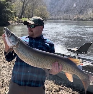 Bucktail in perch colors for musky. Hope 2023 treats y'all well. :  r/flyfishing