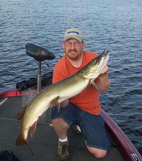 MuskieFIRST, bending big wire » Basement Baits and Custom Lure Painting »  More Muskie Fishing