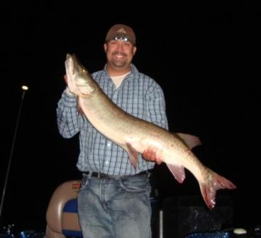 Suick Nite Walker Wisco Muskie in The Frabill