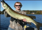 Northern Pike and Muskie: Tackle and Techniques for Catching Trophy Pike  and Muskies: Sternberg, Dick: 9780865730373: Books 